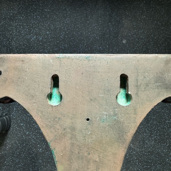 Cute gothic pedestal shelf - Picture 3 of 3